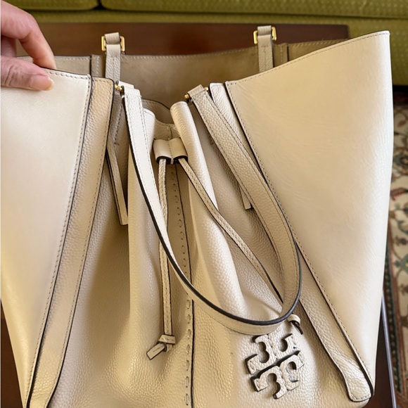 Tory Burch EUC Cream Leather Tote Bag - Picture 3 of 17